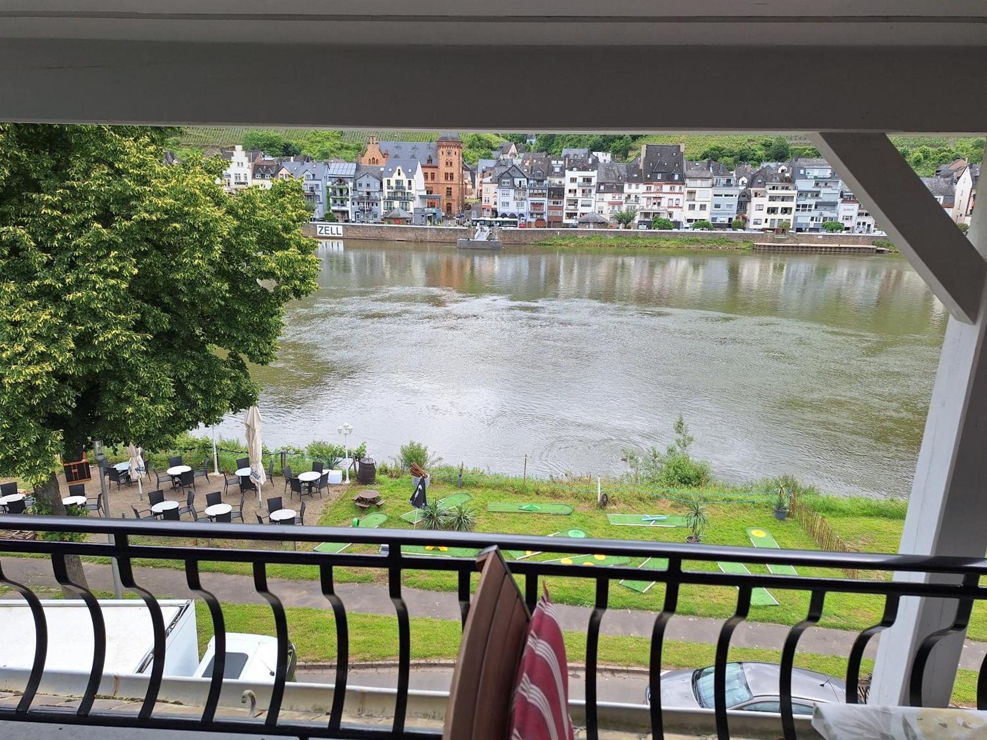 Ferienhaus An der Mosel Zell Exterior foto