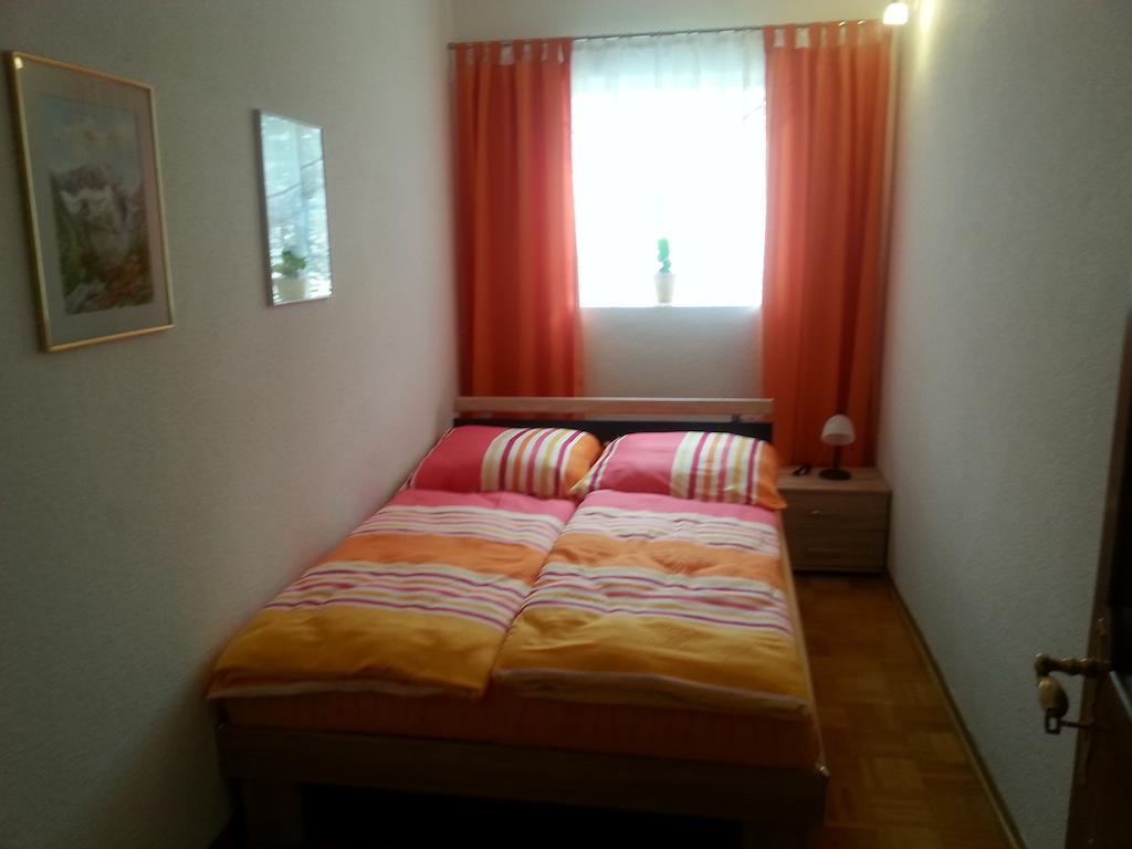 Ferienhaus An der Mosel Zell Zimmer foto